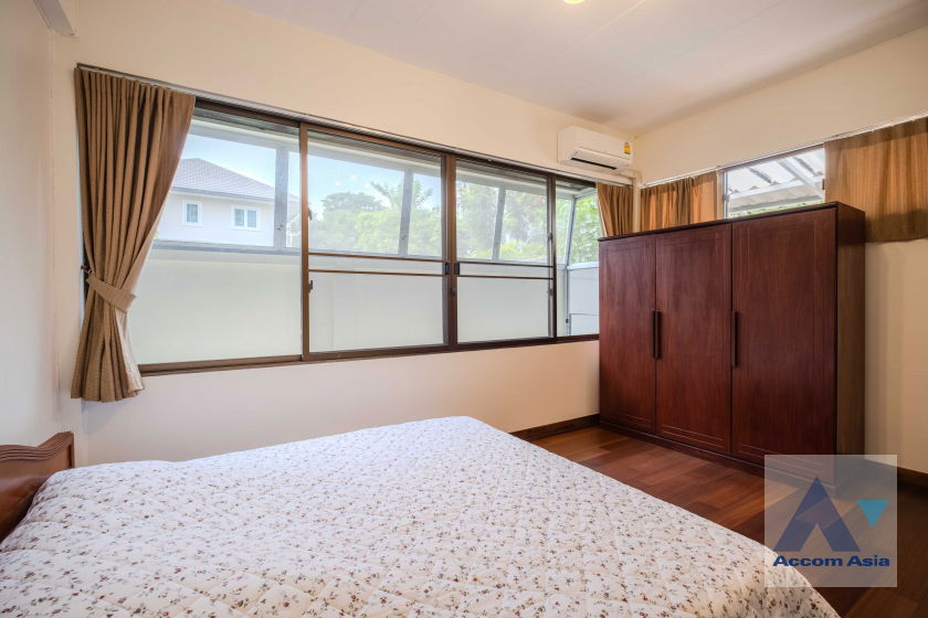 picture 🔼🔽 AccomA 📩 Pet friendly 4 BR House in Khlong Ton Nuea (AA23297) - 10/20