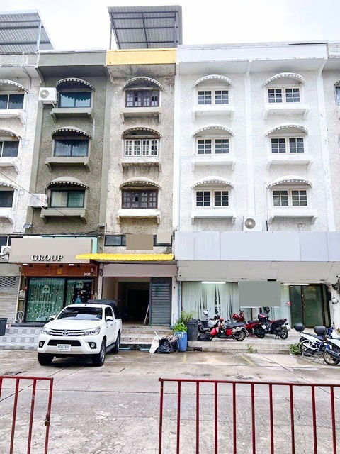 picture Near MRT LatPhrao 101 only 299 m. Commercial building for rent 4Storeys 20sqwa. 320sqm. 4bed 4 bath. - 1/8