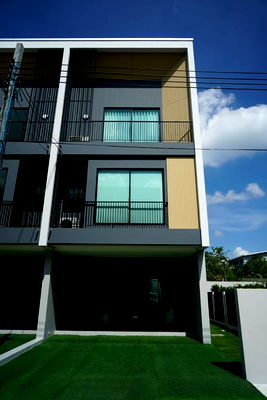 ขายทาวน์โฮม : ขายทาวน์โฮม 3 ชั้น (ขายโดยเจ้าของโครงการ)  นลิน อเวนิว พลัส  เฟอร์นิเจอร์บิ้วอิน พร้อมเข้าอยู่ ใกล้สถานีรถไฟฟ้า