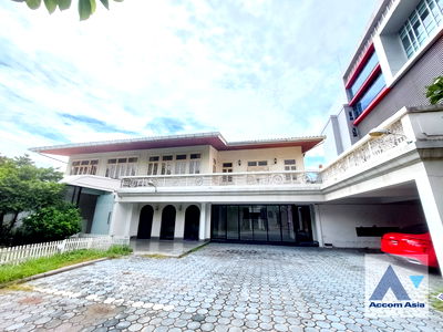 Houses for rent Watthana : 🔼🔽 AccomA 📩  4 BR House in Khlong Ton Nuea (90343)