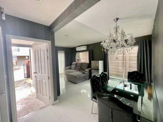 picture FOR RENT PASSORN PRESTIGE LUXE PATTANAKARN 38 / 3 bedrooms 2 bathrooms / 40 Sqw. 135 Sqm. **48,000** CLOSE TO THONGLOR - 3/15