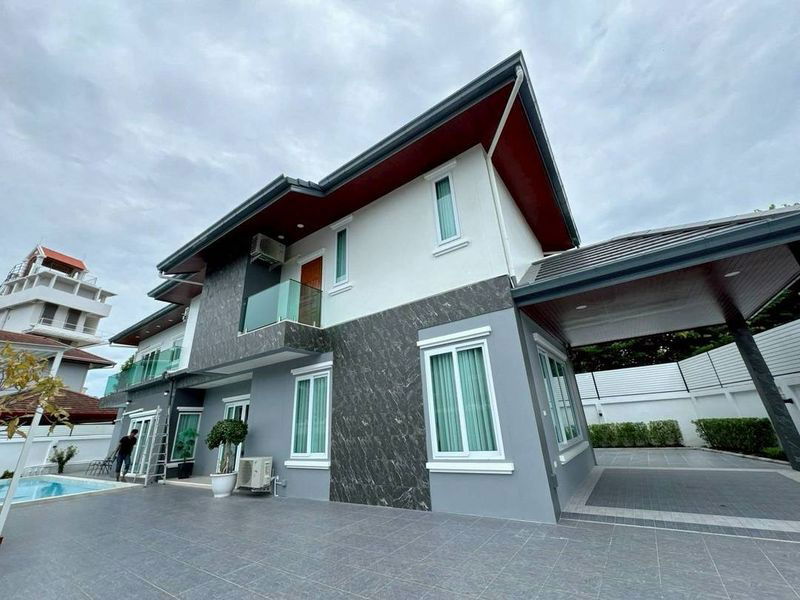 รูป ให้เช่าบ้านเดี่ยวพัทยา ตกแต่งสไตล์โมเดิร์น ทำเลดี ใกล้อ่างเก็บน้ำมาบประชัน  - รูปที่ 1/16