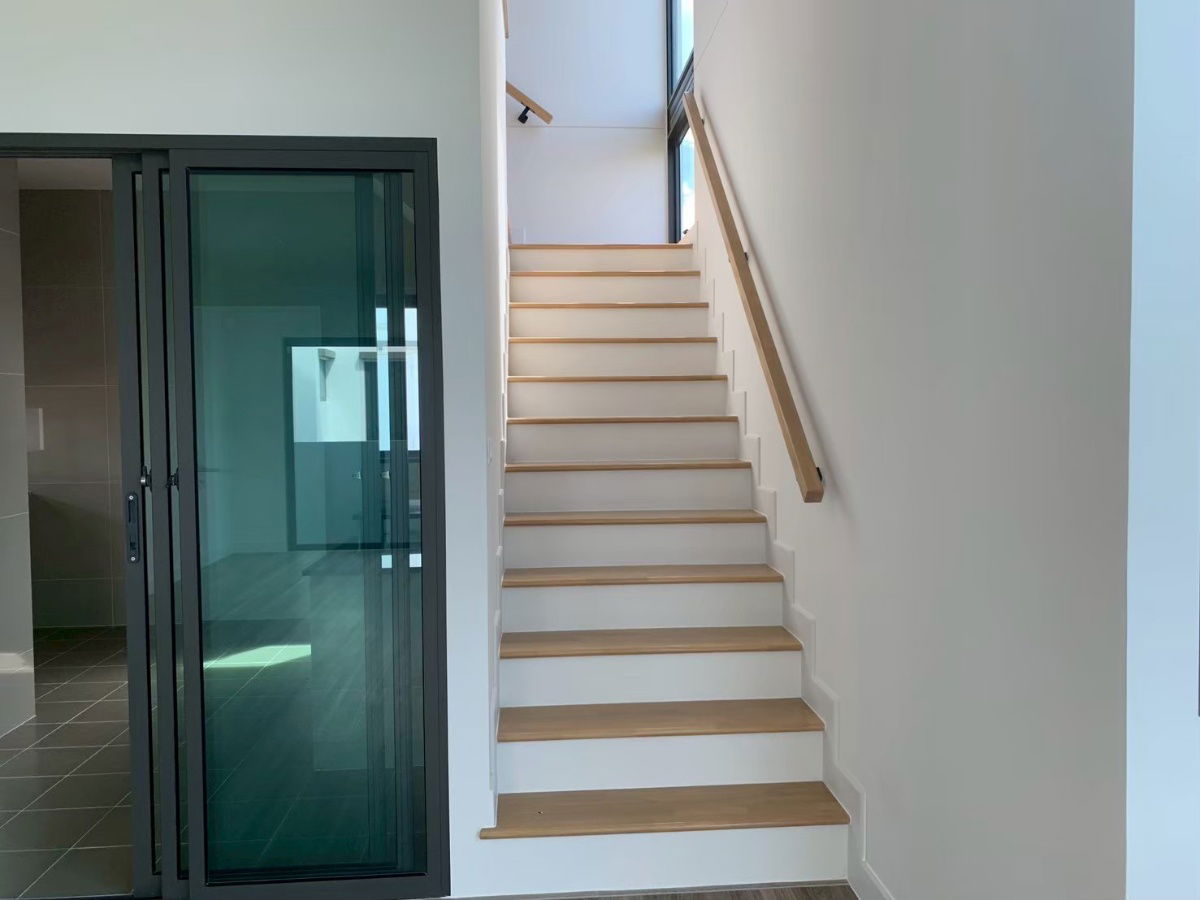 picture European style detached house from Sansiri, auspicious house number 165 sq m., Saransiri Bangna project (corner house), only 3 units/alley. - 13/20