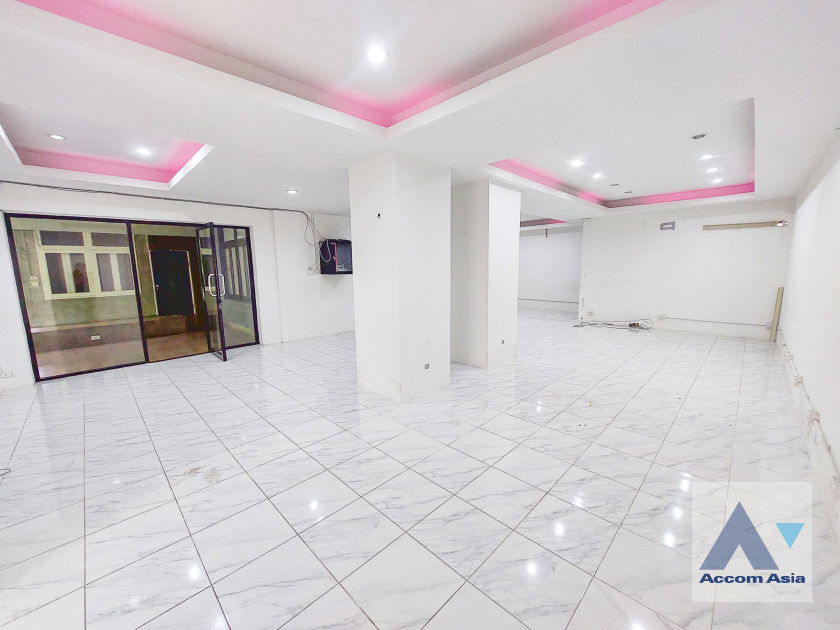 picture 🔼🔽 AccomA 📩  4 BR House in Khlong Ton Nuea (90343) - 4/20