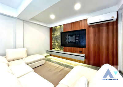 เช่าทาวน์โฮม BTS ทองหล่อ : 🔼🔽 AccomA 📩 Home Office,Pet friendly 5 BR Townhouse @ (AA44391)