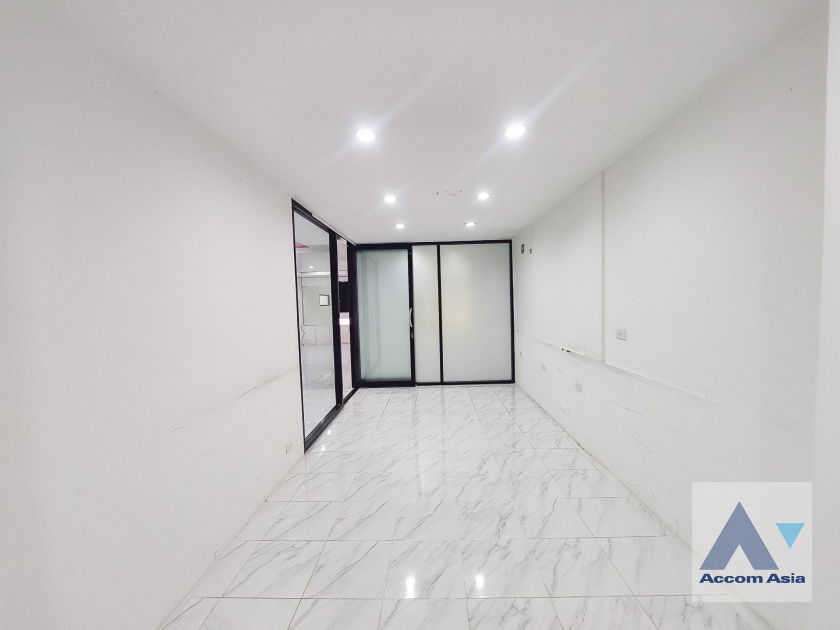 picture 🔼🔽 AccomA 📩  4 BR House in Khlong Ton Nuea (90343) - 6/20