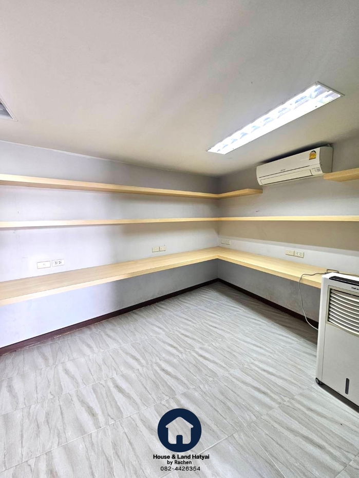 picture For rent: Luxurious 2-story detached house with furniture, uses solar cell system throughout the house, 4 bedrooms, size 46 sq m. ● Rent 35,000 baht - 24/26
