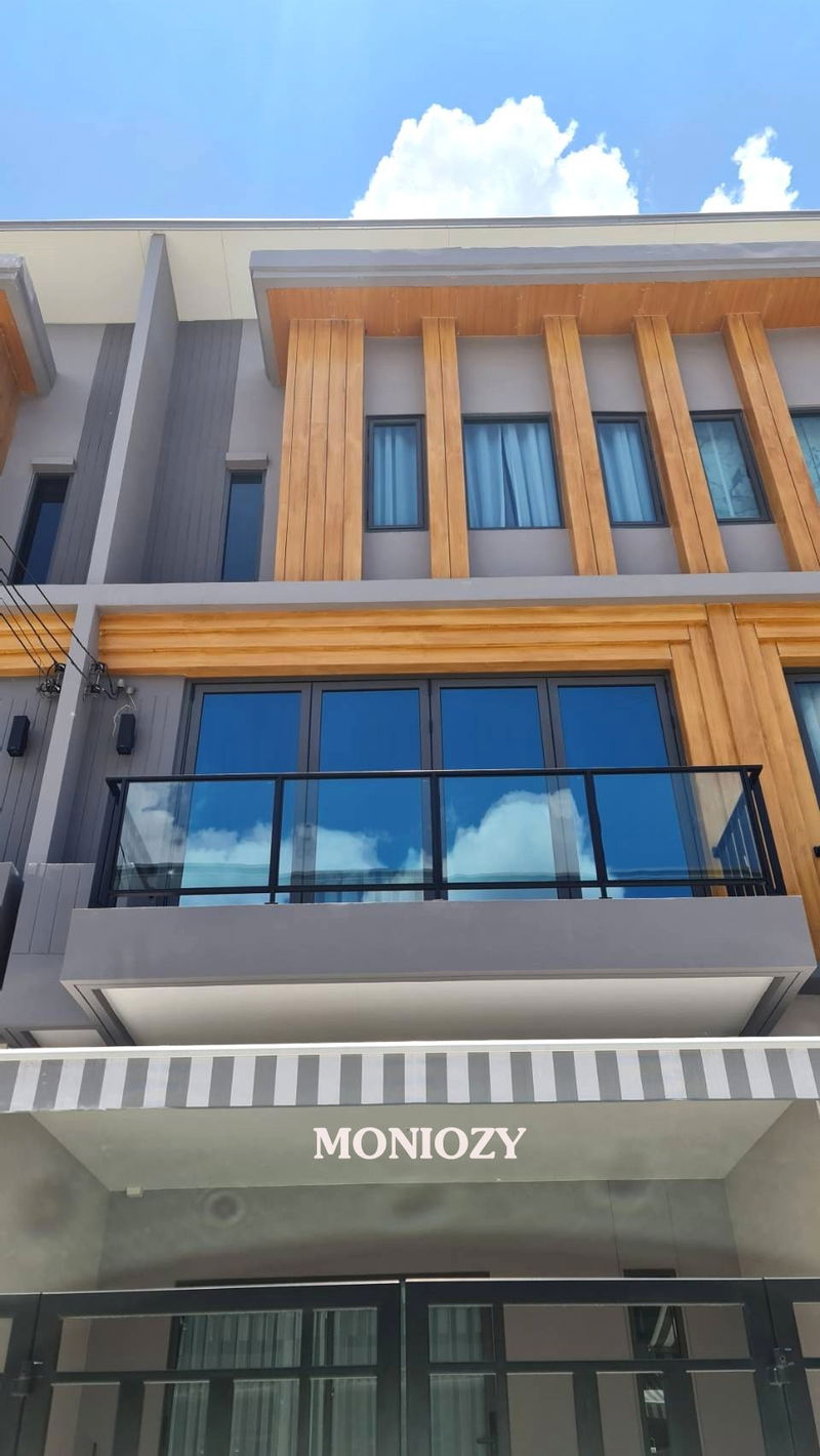 บ้านเดี่ยวให้เช่า : บ้านใหม่ให้เช่าทาวน์โฮม 3 ชั้น + ชั้นลอย สไตล์ Premium Townhome โครงการ EIGEN พระราม 9 – ศรีนครินทร์