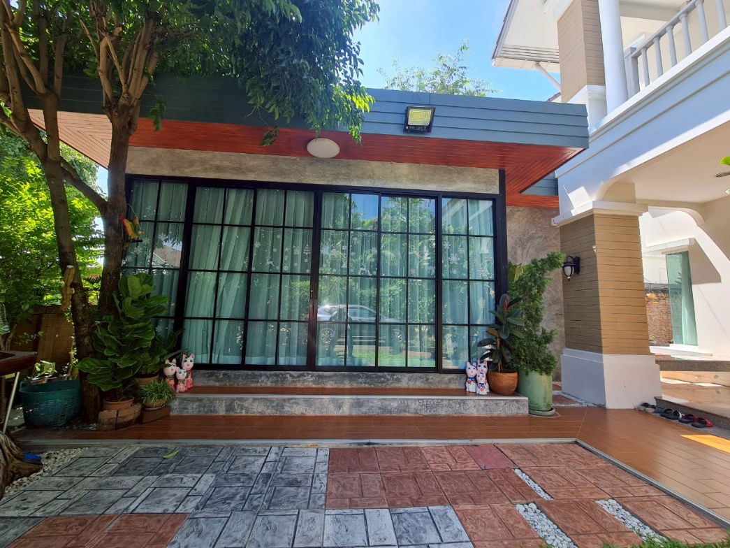picture Luxury Detached House for Sale in the Prestigious Laddarom Ratchaphruek - Rattanathibet 2 Project,  Move-in Ready - 2/14