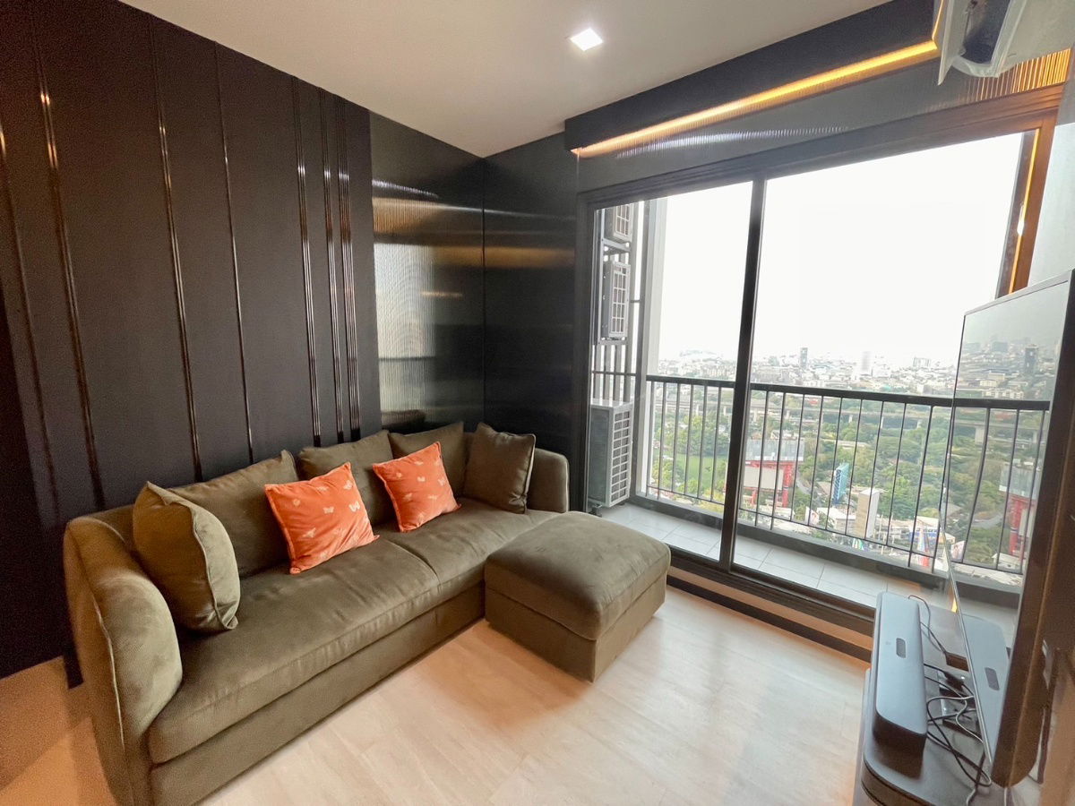 picture Life One Wireless | BTS Ploenchit (Vacant room, high floor, corner room, expressway view) - 1/11