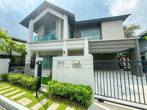 ให้เช่า บ้านบางกอกบูเลอวาร์ด ซิกเนเจอร์ ลาดพร้าว-เสรีไทย 395.2 ตร.ม 2 ชั้น 3 นอน 4 น้ำ 160,000 เครื่องใช้ฟ้าครบ  คุณบี โทร 064-146-6445 (R571098)