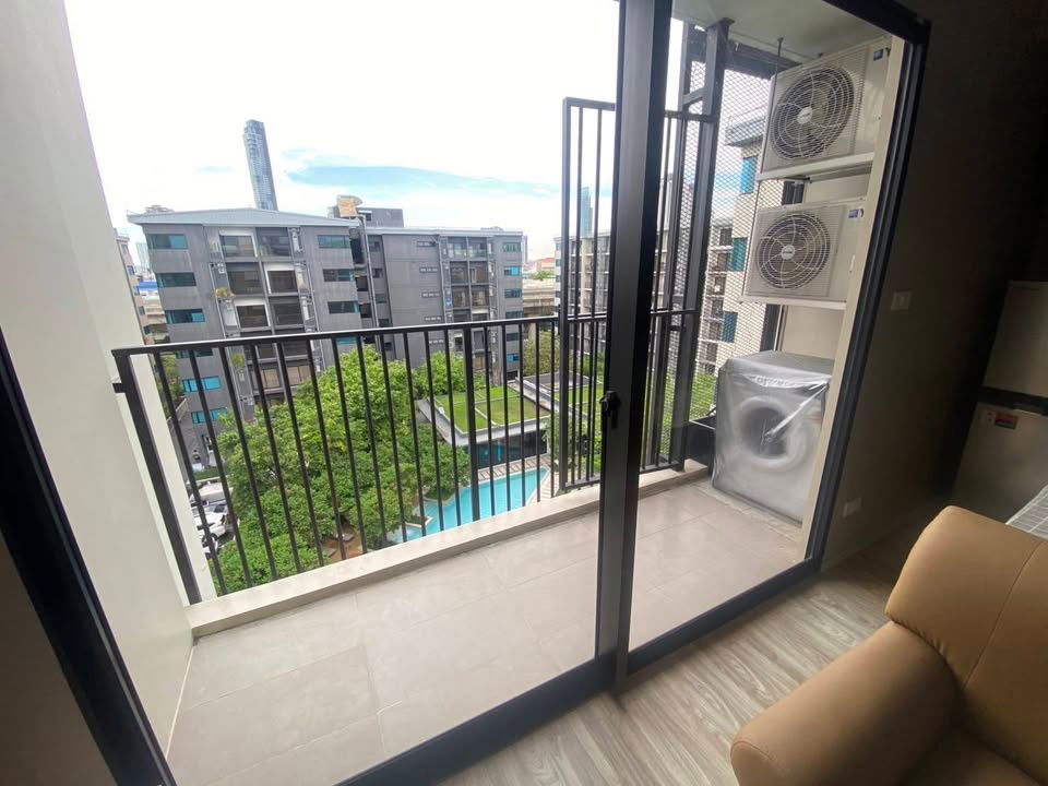 picture R2578 Blossom Condo Sathon-Charoen Rat For rent - 10/14