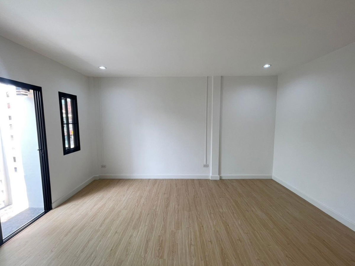 picture For sale: 16 square wah townhouse at K.C. Ramintra 2. - 16/36