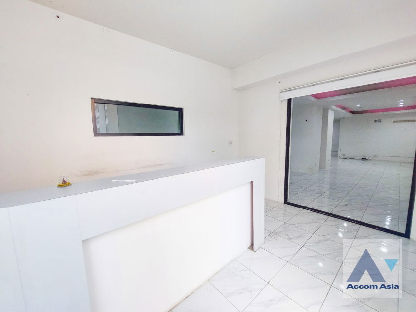 picture 🔼🔽 AccomA 📩  4 BR House in Khlong Ton Nuea (90343) - 7/20