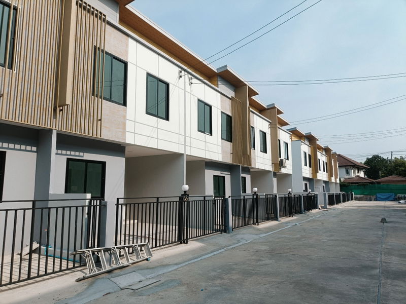 ขายทาวน์โฮม : แอท ไนซ์ เทพรักษ์–วัชรพล 9 บ้านทำเลศักยภาพ ใกล้ทางด่วนและรถไฟฟ้า