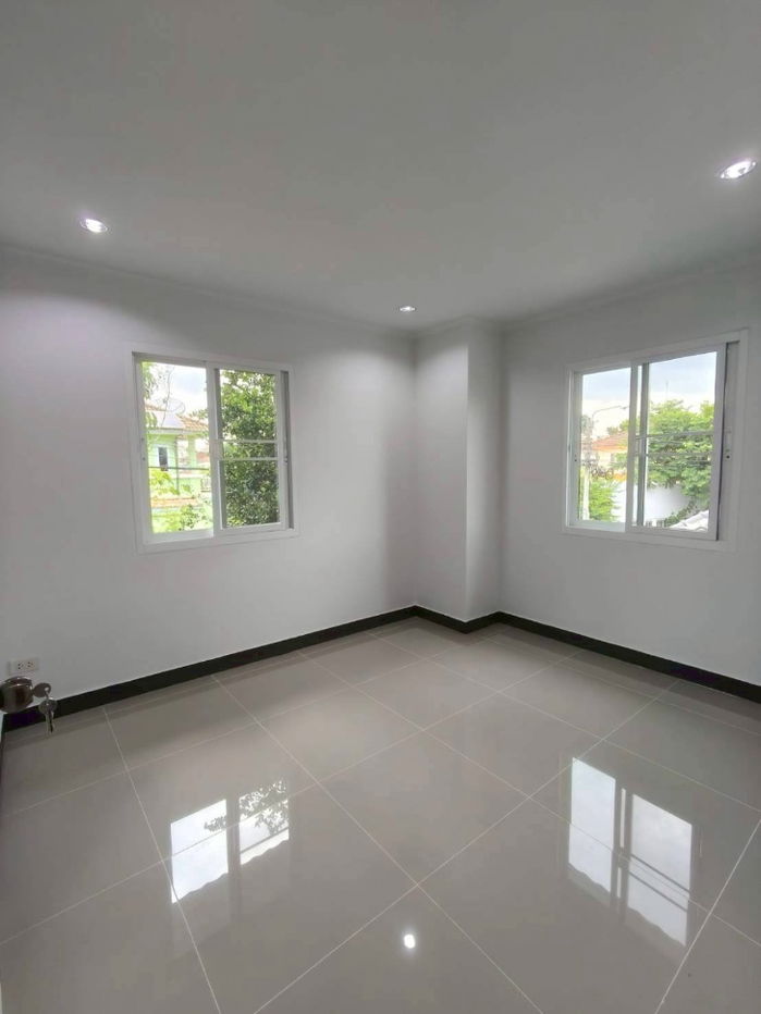 รูป S2926 ขายบ้านเดี่ยว Neighborhome วัชรพล สุขาภิบาล 5 รีโนเวทใหม่ (หลังมุม ) - รูปที่ 8/11