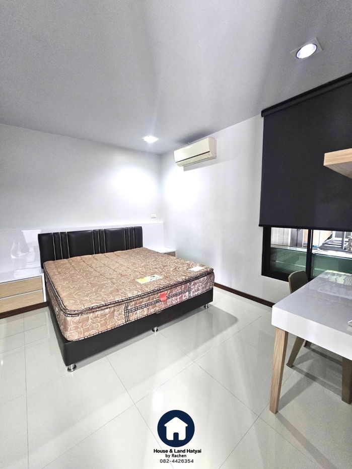 picture For rent: Luxurious 2-story detached house with furniture, uses solar cell system throughout the house, 4 bedrooms, size 46 sq m. ● Rent 35,000 baht - 8/26