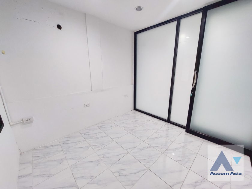 picture 🔼🔽 AccomA 📩  4 BR House in Khlong Ton Nuea (90343) - 10/20