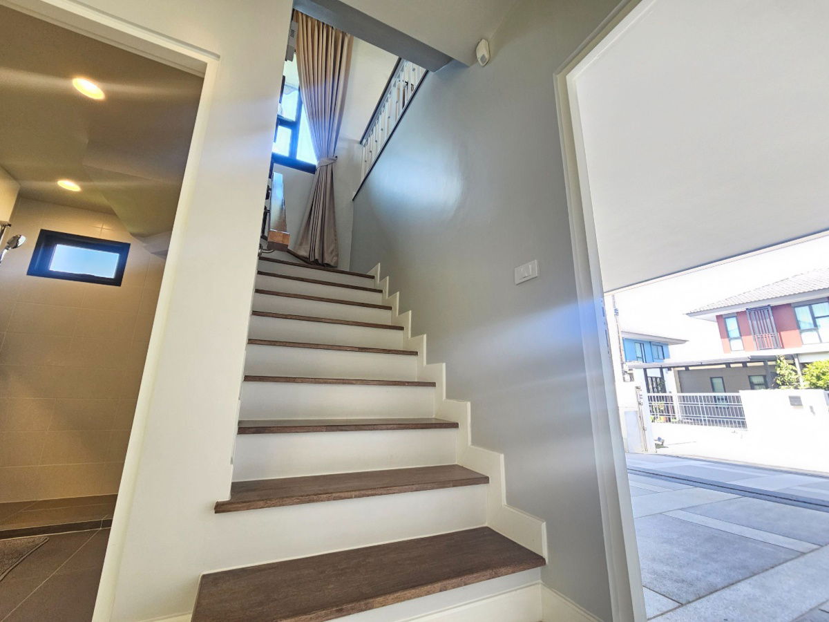 picture What you see is what you get! Fully furnished, ready for loan approval. 4 bedrooms 🏡📍 Just steps from BTS Khu Khot, right on Lamlukka Road. - 11/29