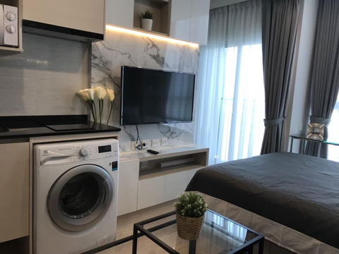 For Rent "𝐍𝐨𝐛𝐥𝐞 𝐑𝐞𝐯𝐨𝐥𝐯𝐞 𝐑𝐚𝐭𝐜𝐡𝐚𝐝𝐚 𝟏"📍Studio , Floor 28  : Near Central Rama9 , MRT-Thailand Cutural Centre 