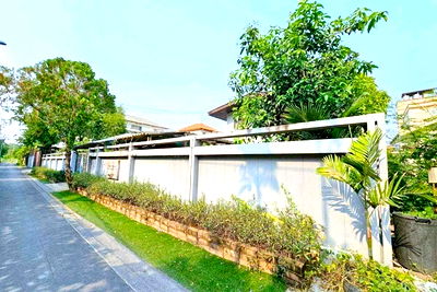 Houses for rent Chatuchak : Central Ladprao 1.1 km., Union Mall 1.2 km. Single mansion BTS Lat Phrao 900m. For rent 2-story
