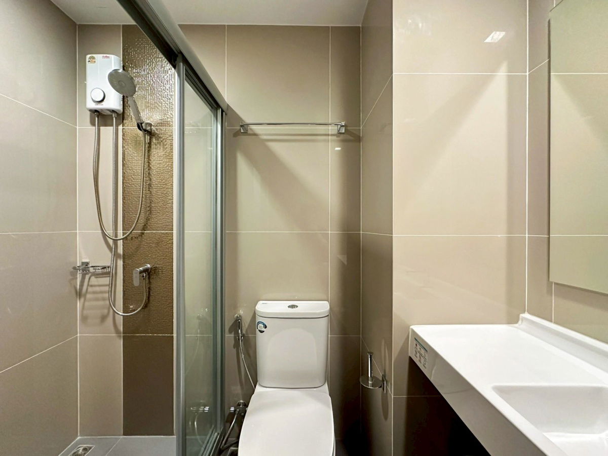 picture CD013 For Rent: IDEO Rama 9 - Asoke | High-Floor Room with Great View, Available August - 9/11