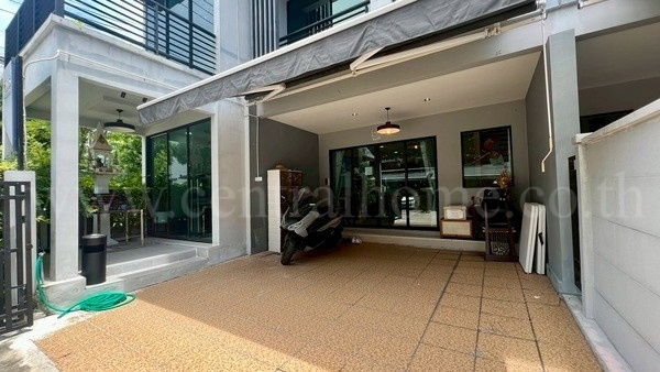 รูป ทาวน์โฮม 3 ชั้น บ้านกลางเมือง รัตนาธิเบศร์ หลังมุม ราคาถูก - รูปที่ 4/23