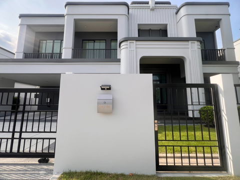  First time experiencing a Modern Art Deco style house from Sansiri.