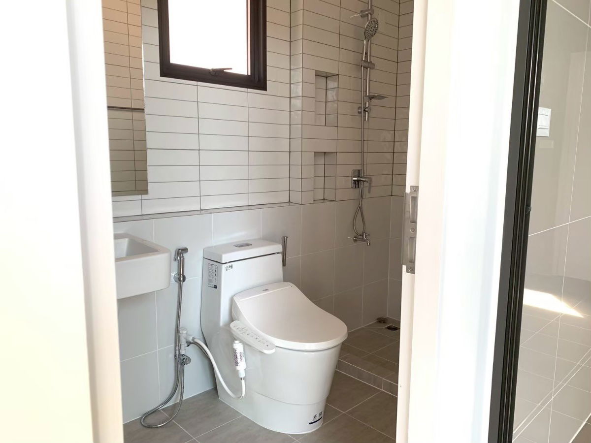 picture European style detached house from Sansiri, auspicious house number 165 sq m., Saransiri Bangna project (corner house), only 3 units/alley. - 14/20