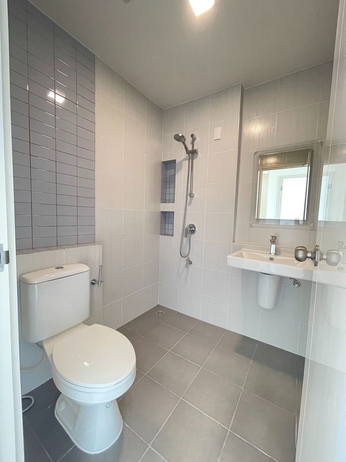 picture Special opportunity! 4 bedroom townhome at a special price near Bangna-Trad Road. - 14/14