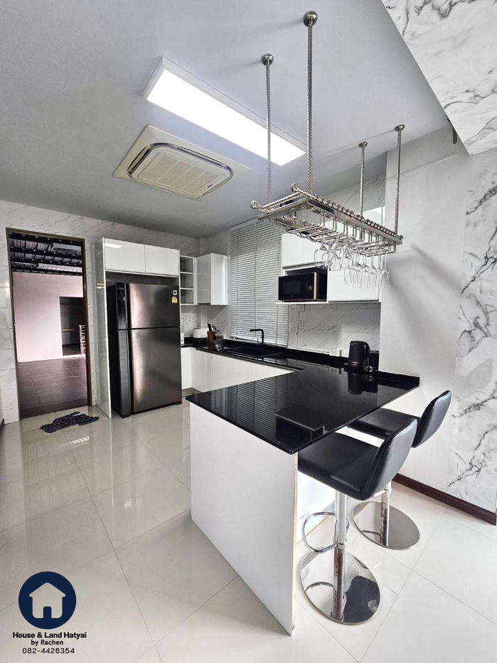 picture For rent: Luxurious 2-story detached house with furniture, uses solar cell system throughout the house, 4 bedrooms, size 46 sq m. ● Rent 35,000 baht - 19/26