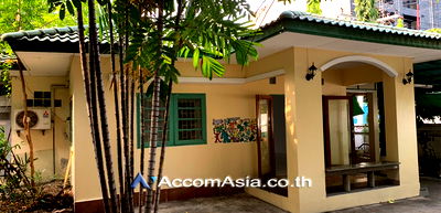 เช่าบ้านเดี่ยว ซอยทองหล่อ (สุขุมวิท 55) : 🔼🔽 AccomA 📩  2 BR House in  (40075)