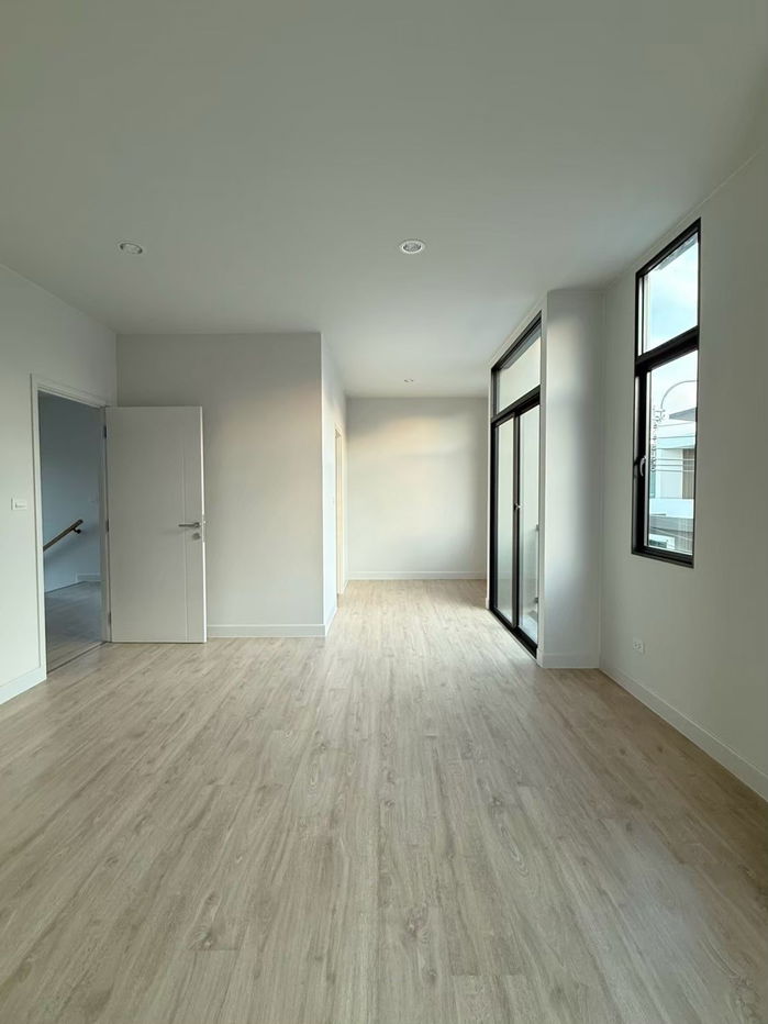 picture For Sale: Detached House at “Saransiri Bangna” – Freesia Model | Brand New, Ready to Transfer from Developer  - 10/20