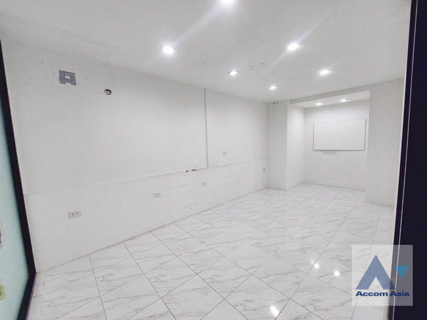 picture 🔼🔽 AccomA 📩  4 BR House in Khlong Ton Nuea (90343) - 5/20