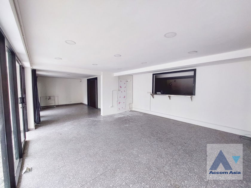 picture 🔼🔽 AccomA 📩  4 BR House in Khlong Ton Nuea (90343) - 16/20