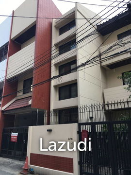 บ้านโฮมออฟฟิศในพื้นที่กลางเมืองพร้อมพงษ์ - ทองหล่อ
