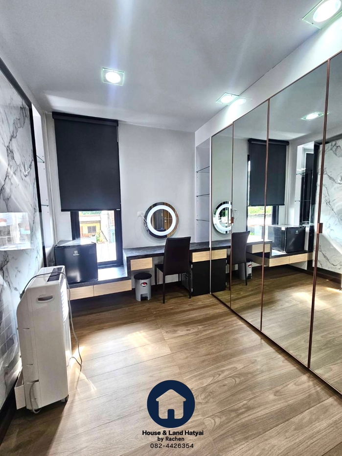 picture For rent: Luxurious 2-story detached house with furniture, uses solar cell system throughout the house, 4 bedrooms, size 46 sq m. ● Rent 35,000 baht - 7/26