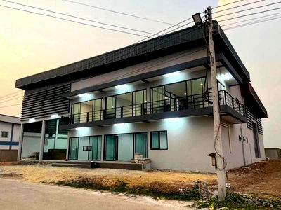 ขายที่ดิน : ที่ดินทำเลทอง พร้อมสิ่งปลูกสร้าง โกดัง,โรงงาน
