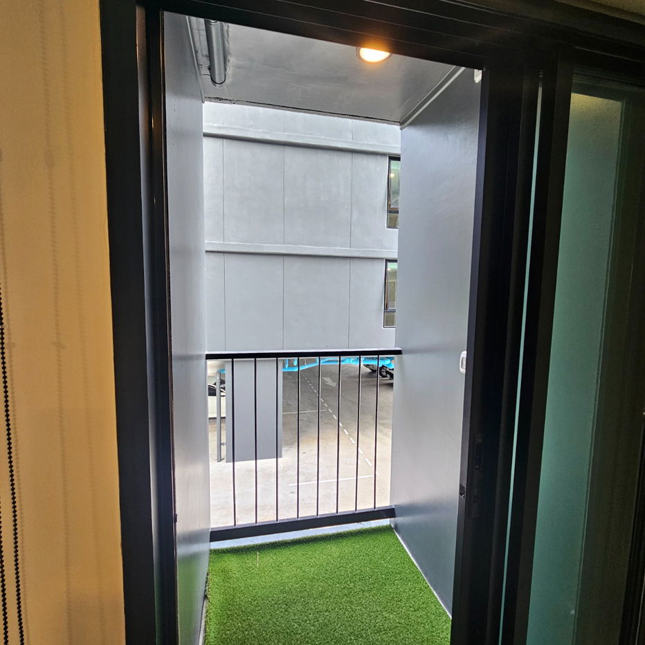รูป ให้เช่า The Indeed Park Amata ห้องใหญ่ 42 ตรม 2 ห้องนอน 1 ห้องน้ำ 1 ห้องนั่งเล่นใหญ่ พร้อมเฟอนิเจอร์และเครื่องใช้ไฟฟ้า - รูปที่ 12/40
