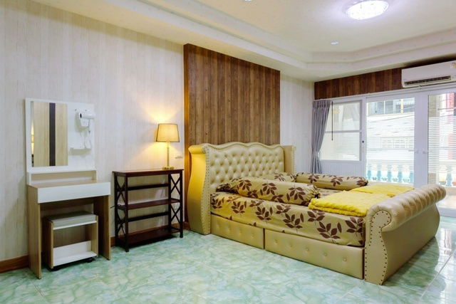 รูป ถ.จอมทอง 10-14 ให้เช่าทาวน์เฮ้าส์หรู 3 ชั้น 22ตร.วา.272ตร.ม. BTSตลาดพลู 1.1 กม. BTSวุฒากาศ 1.2 กม. สะพานพระราม3 เดอะ มอลล์ ท่าพระ 1.1 กม. - รูปที่ 2/8