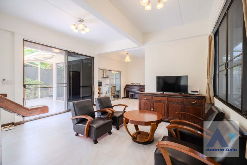 picture 🔼🔽 AccomA 📩 Pet friendly 4 BR House in Khlong Ton Nuea (AA23297) - 1/20