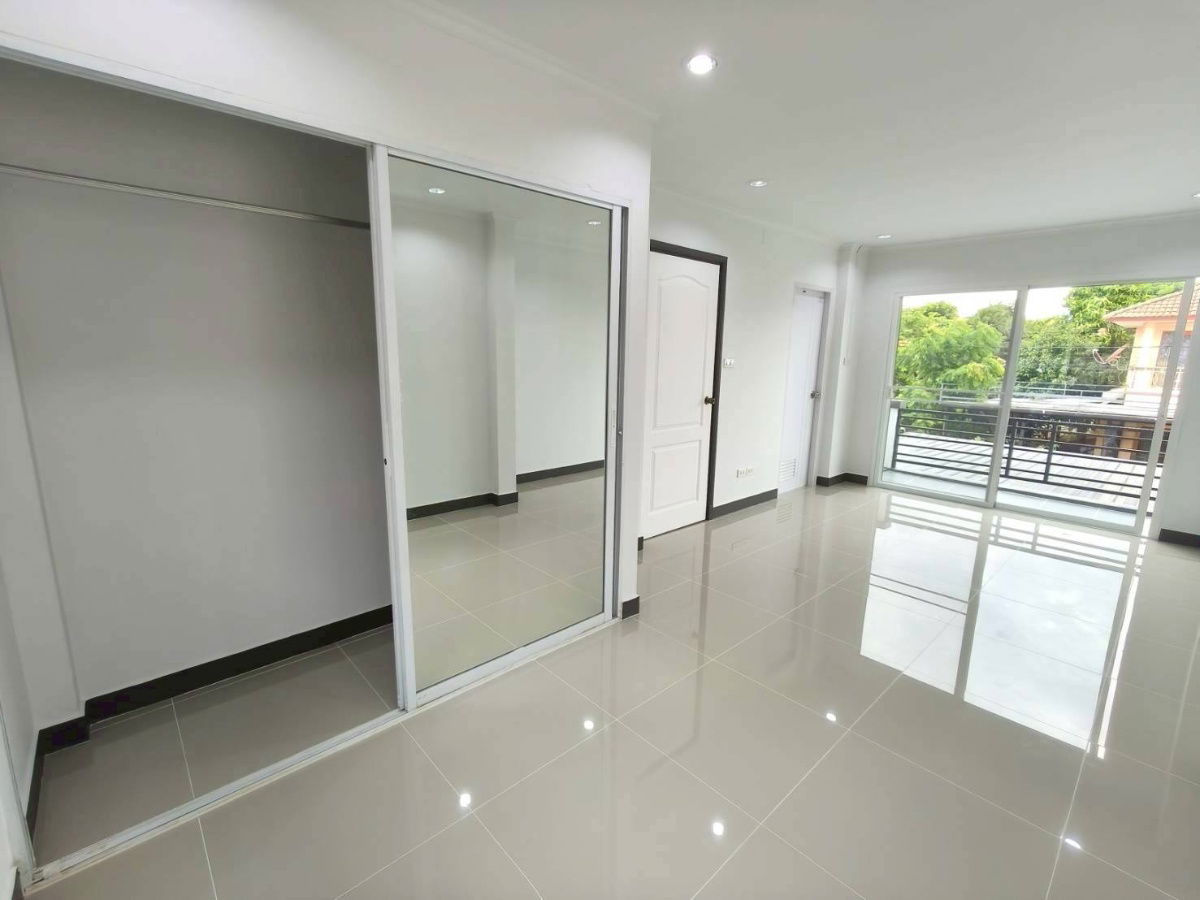 รูป S2926 ขายบ้านเดี่ยว Neighborhome วัชรพล สุขาภิบาล 5 รีโนเวทใหม่ (หลังมุม ) - รูปที่ 7/11