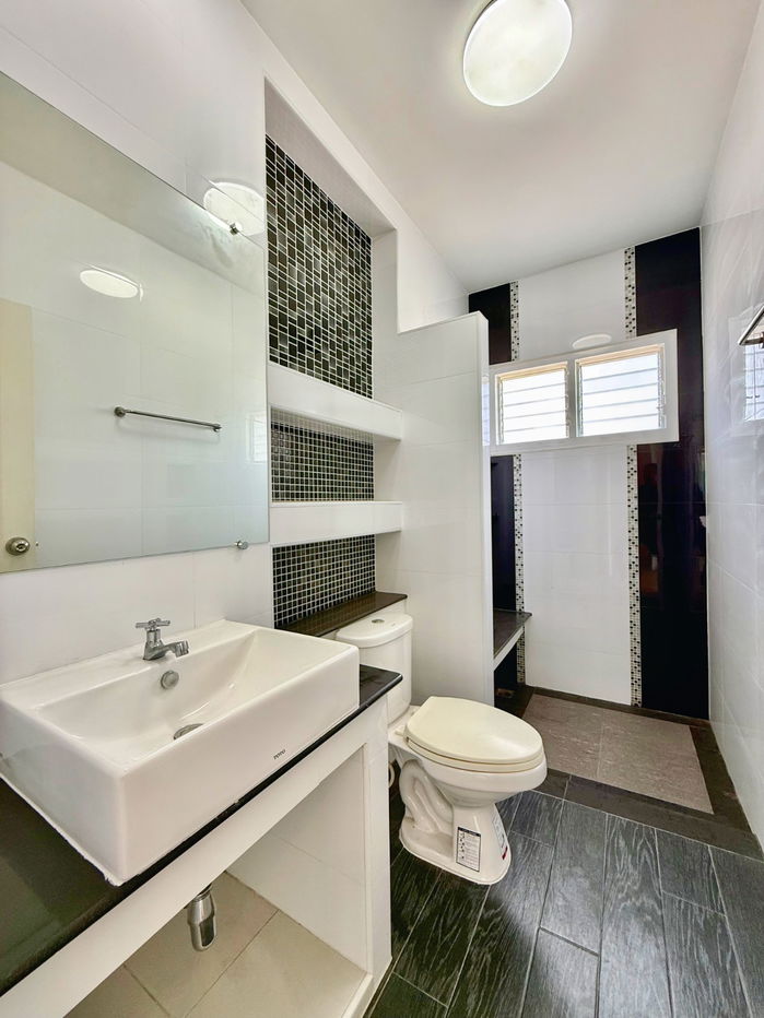 รูป ขายบ้านเดี่ยวหลังใหญ่ 2 ชั้น ห้องมุม หมู่บ้านสวนดอกไม้ บรมราชชนนี 105 - รูปที่ 55/57