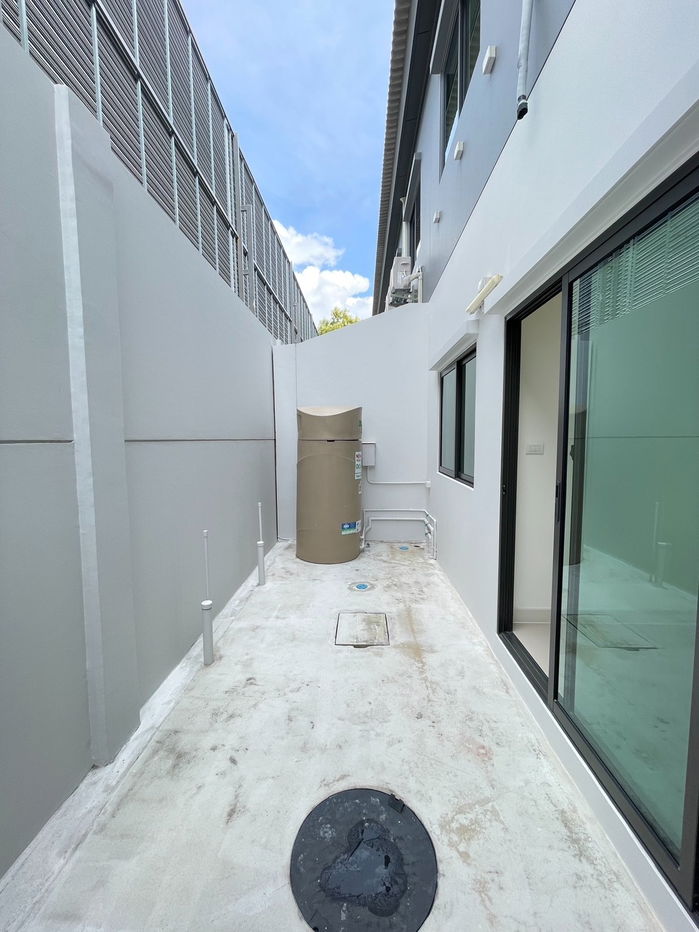 picture Special opportunity! 4 bedroom townhome at a special price near Bangna-Trad Road. - 7/14