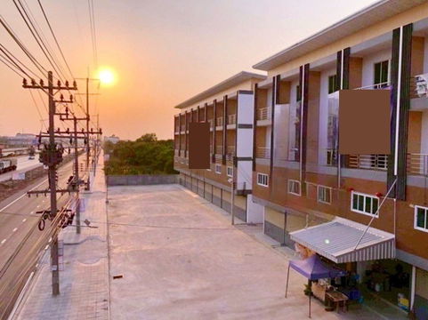 Samut Sakhon Industrial Estate 4.5 km. PTT Rama 2 Km.35 Thonburi-Pak Tho Samut Sakhon Hospital 3.6 k