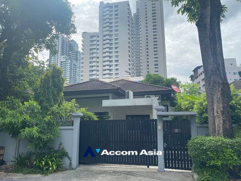 🔼🔽 AccomA 📩  3 BR House in Khlong Ton Nuea (9015701)
