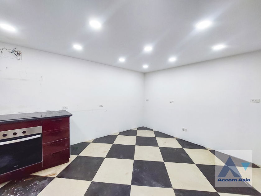 picture 🔼🔽 AccomA 📩  4 BR House in Khlong Ton Nuea (90343) - 19/20