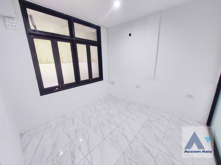 picture 🔼🔽 AccomA 📩  4 BR House in Khlong Ton Nuea (90343) - 9/20