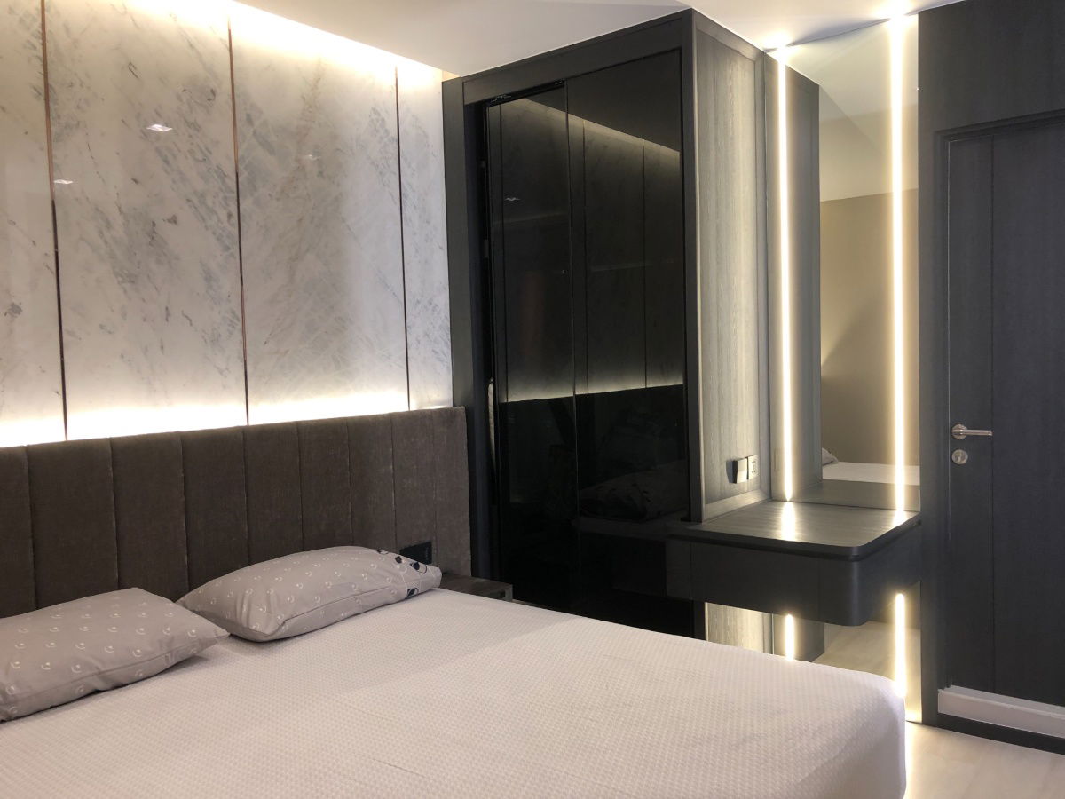 picture Life One Wireless | BTS Ploenchit (Vacant room, high floor, corner room, expressway view) - 2/11