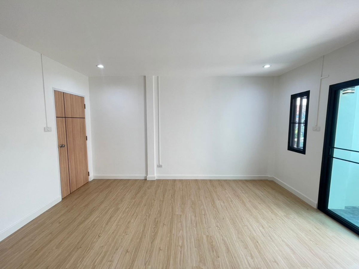 picture For sale: 16 square wah townhouse at K.C. Ramintra 2. - 12/36